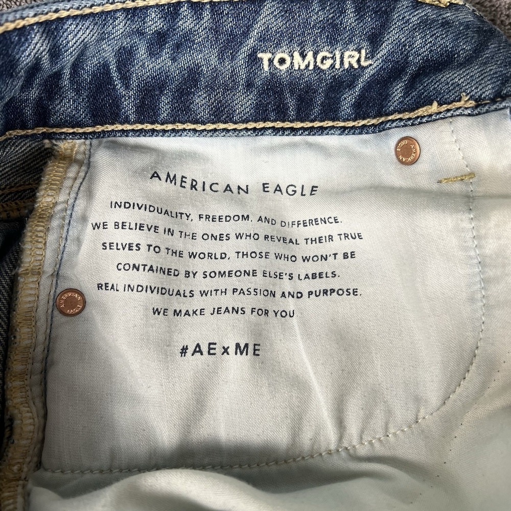 American Eagle Tomgirl Jeans Size 10 Regular Medium Wash Straight Button Fly - Picture 14 of 16